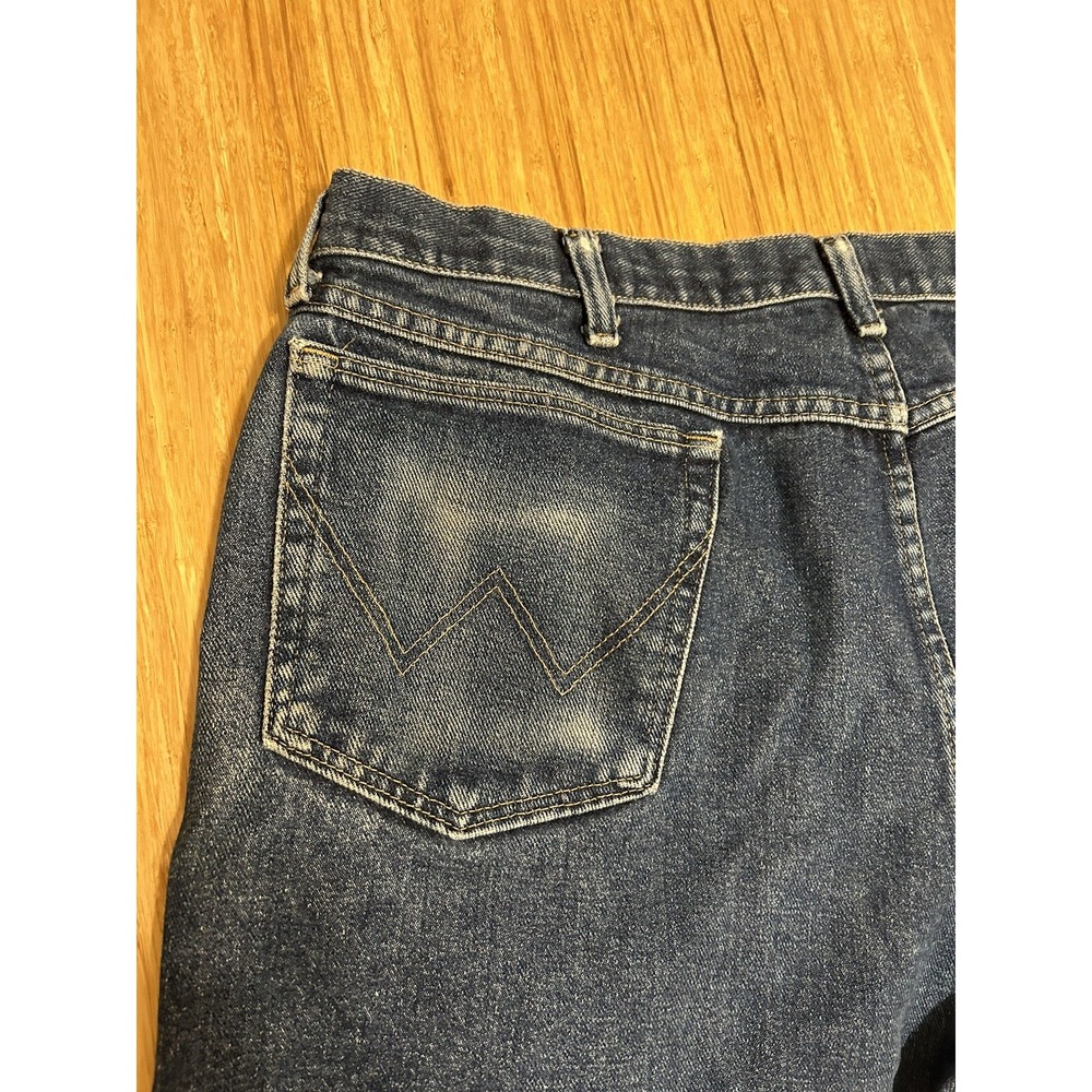 Men's classic Wrangler Rugged Wear jeans naturally distressed 40 workwear cowboy - Picture 12 of 15